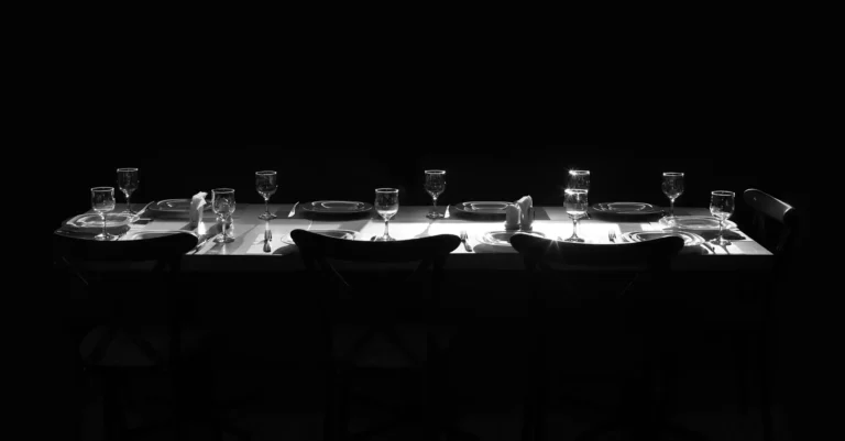 0850 Dining table served with plates BW